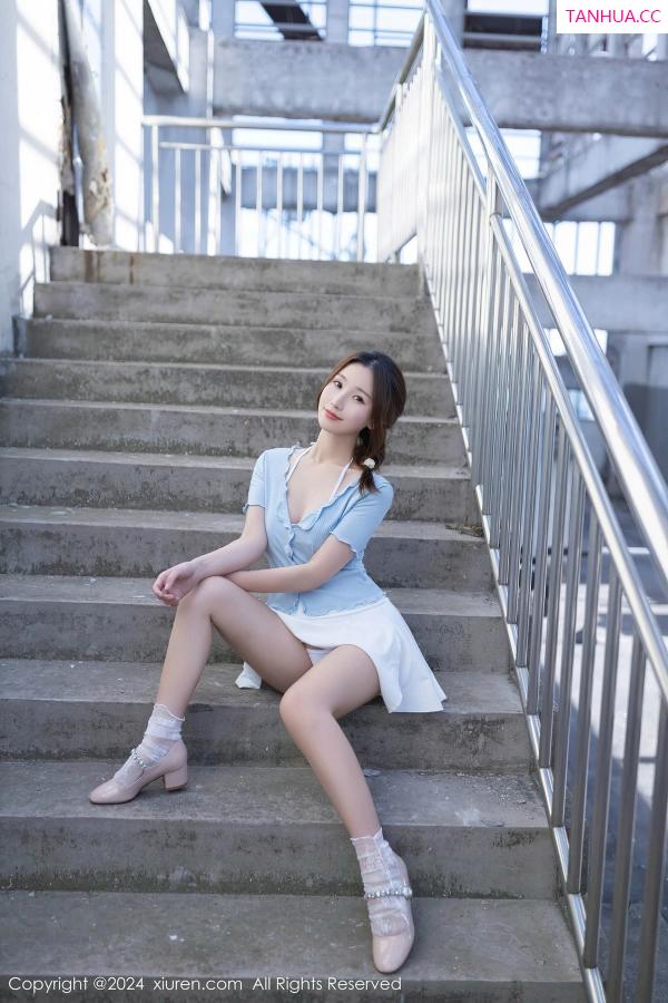   [XiuRen]高清写真图 2024.04.10 No.8369 杏子Yada 短裙美腿第11张图片